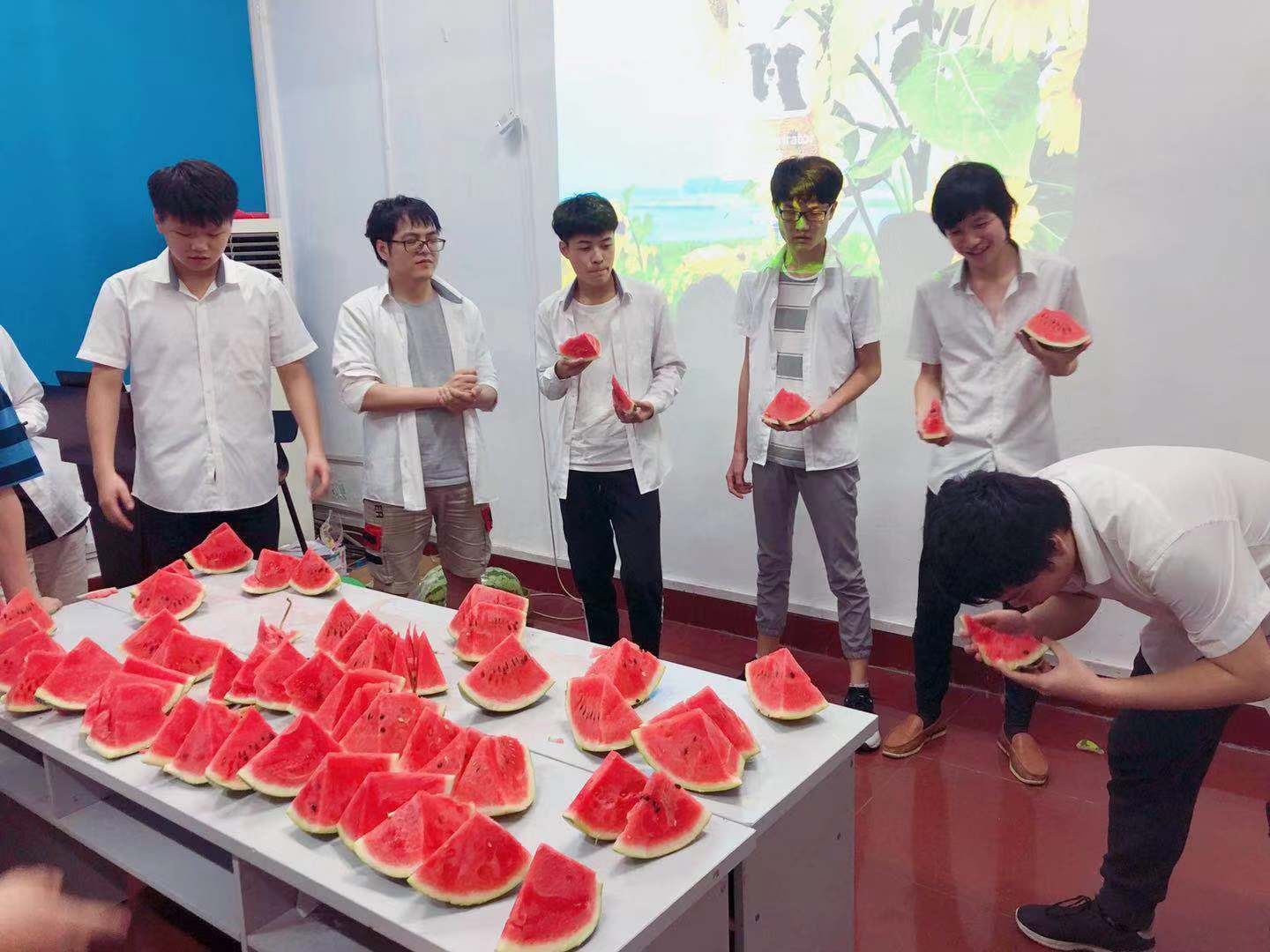 每日热点
