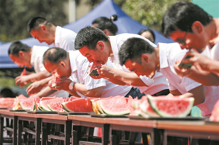 黑料不打烊，吃瓜爆料网站引领潮流